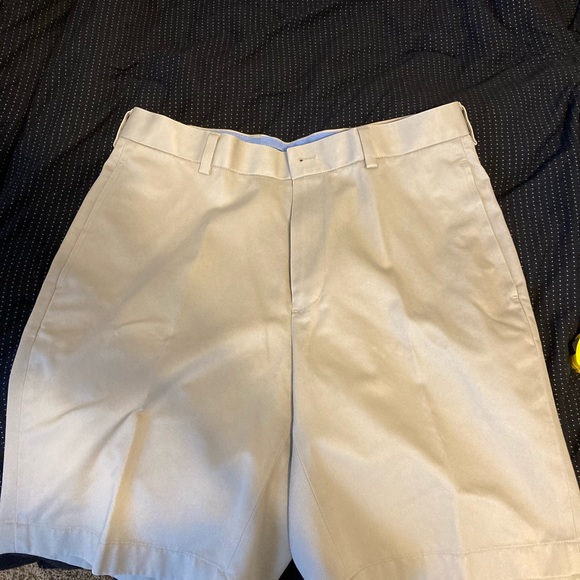 Brooks Brothers shorts 32w - 9in inseam - Picture 3 of 5